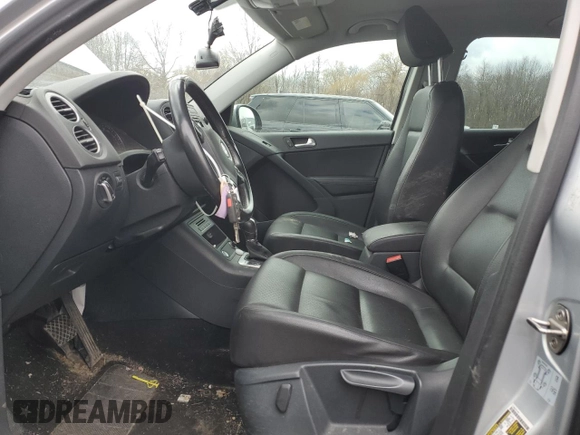 2017 Volkswagen Tiguan S with VIN WVGBV7AXXHK000128, listed as a Copart auction lot 47925435 with 140,257 mi miles and Clean Title. Bid and sale history available at DreamBid. Image 7.