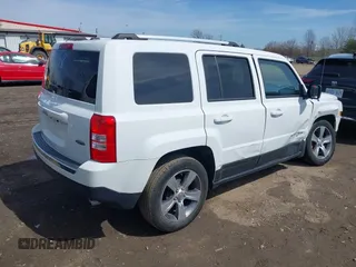 2017 Jeep Patriot High Altitude z VIN 1C4NJPFA1HD153258, wystawiony jako IAAI lot #41846706 z przebiegiem 57 048 mil mil oraz . Historia ofert i sprzedaży dostępna na DreamBid. Obrazek 4.