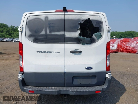 2015 Ford Transit Cargo z VIN 1FTNR1YM6FKB00237, wystawiony jako IAAI lot #41881887 z przebiegiem 97 274 mil mil oraz . Historia ofert i sprzedaży dostępna na DreamBid. Obrazek 16.