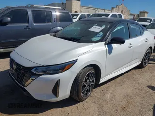 2025 Nissan Sentra SR с VIN 3N1AB8DV3SY267437, выставлен на аукционе IAAI как лот 42531663 с пробегом 11 954 миль миль и . История ставок и продаж доступна на DreamBid. Изображение 18.