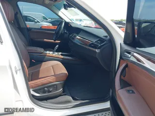 2011 BMW X5 35i with VIN 5UXZV4C57BL401794, listed as a IAAI auction lot 41897040 with 1 mi miles. Bid and sale history available at carsss.com. Image 5.