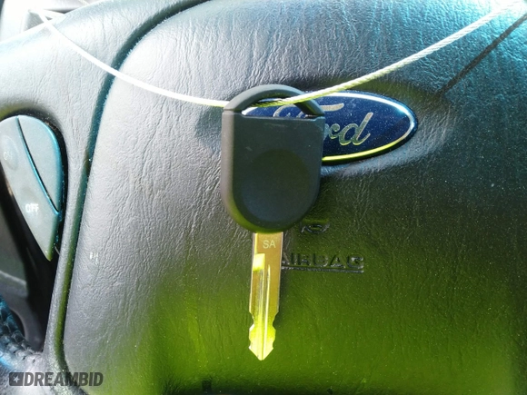 2005 Ford Escape Limited with VIN 1FMCU94165KE32639, listed as a IAAI auction lot 41960732 with 204,979 mi miles. Bid and sale history available at carsss.com. Image 11.