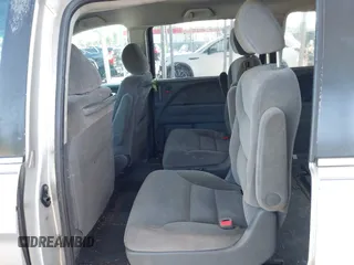 2005 Honda Odyssey LX z VIN 5FNRL38275B117069, wystawiony jako IAAI lot #42232470 z przebiegiem 265 180 mil mil oraz . Historia ofert i sprzedaży dostępna na DreamBid. Obrazek 8.
