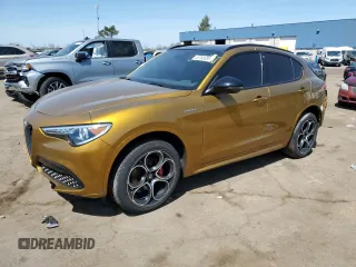 2023 Alfa Romeo Stelvio Ti z VIN ZASPAKBNXP7D58389, wystawiony jako Copart lot #53786095 z przebiegiem 23 180 mil mil oraz Szkoda całkowita • Salvage title. Historia ofert i sprzedaży dostępna na DreamBid. Obrazek 1.