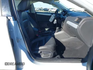 2018 Volkswagen Jetta SEL с VIN 3VWL17AJ2JM252094, выставлен на аукционе IAAI как лот 41397575 с пробегом 57 983 миль миль и . История ставок и продаж доступна на DreamBid. Изображение 5.