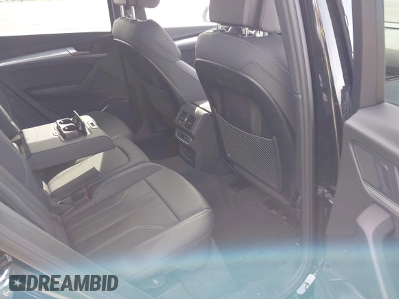 2025 Audi Q5 S line Premium z VIN WA1GAAFY9S2021963, wystawiony jako IAAI lot #41840606 z przebiegiem 6 900 mil mil oraz . Historia ofert i sprzedaży dostępna na DreamBid. Obrazek 8.