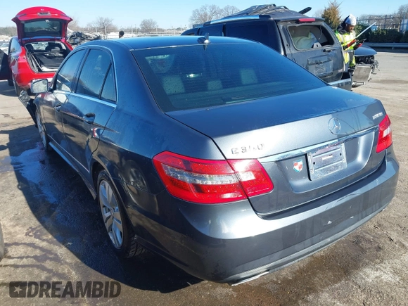 2013 Mercedes-Benz E-Class E 350 Luxury BlueTEC with VIN WDDHF2EB8DA721566, listed as a IAAI auction lot 41252973 with 144,580 mi miles. Bid and sale history available at carsss.com. Image 3.