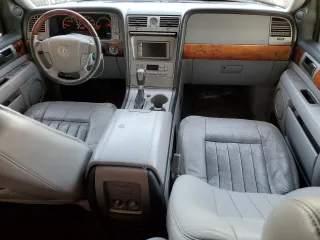 2004 Lincoln Navigator Luxury with VIN 5LMFU28R74LJ04107, listed as a Copart auction lot 83706744 with 116,878 mi miles and Salvage Title. Bid and sale history available at carsss.com. Image 8.