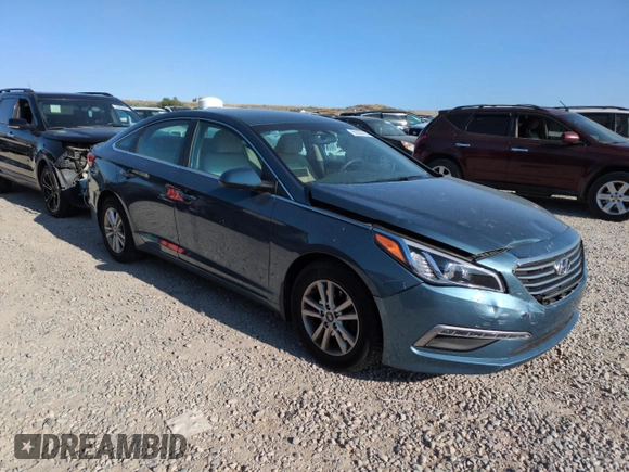 2015 Hyundai Sonata SE z VIN 5NPE24AFXFH219263, wystawiony jako Copart lot #59393765 z przebiegiem 67 556 mil mil oraz Szkoda całkowita • Salvage title. Historia ofert i sprzedaży dostępna na DreamBid. Obrazek 4.