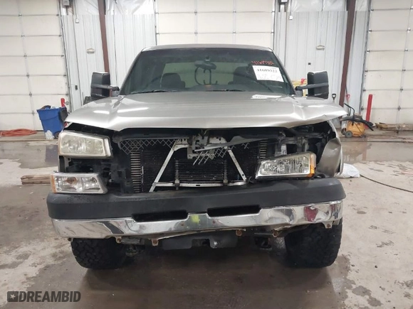 2003 Chevrolet Silverado 2500HD LS with VIN 1GCHK23133F136475, listed as a IAAI auction lot 41609322 with 233,193 mi miles. Bid and sale history available at carsss.com. Image 13.