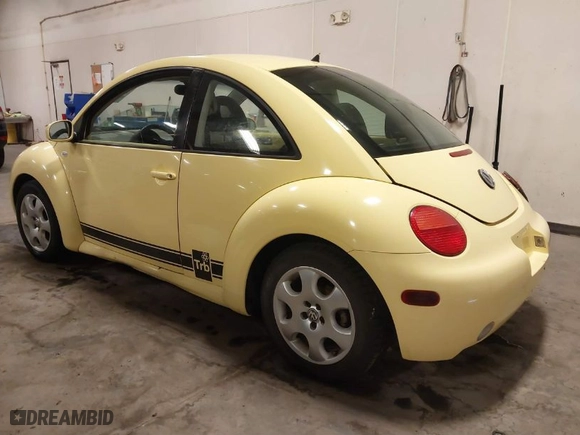 2002 Volkswagen New Beetle GLS with VIN 3VWCP21C32M405599, listed as a IAAI auction lot 41613738 with NaN miles. Bid and sale history available at carsss.com. Image 3.