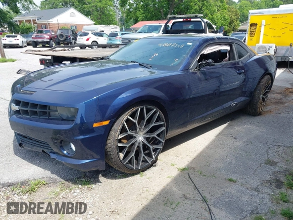 2010 Chevrolet Camaro 2SS z VIN 2G1FK1EJ9A9225884, wystawiony jako IAAI lot #42294998 z przebiegiem 197 908 mil mil oraz . Historia ofert i sprzedaży dostępna na DreamBid. Obrazek 19.