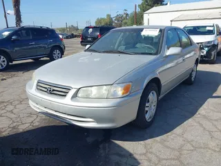 2001 Toyota Camry CE with VIN 4T1BG22K01U852935, listed as a IAAI auction lot 41705868 with 136,861 mi miles. Bid and sale history available at carsss.com. Image 2.