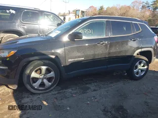 2018 Jeep Compass Latitude with VIN 3C4NJDBB3JT314058, listed as a IAAI auction lot 41012521 with 52,087 mi miles. Bid and sale history available at carsss.com. Image 14.