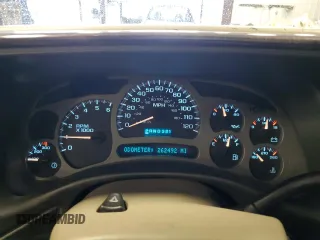 2005 GMC Sierra Denali z VIN 2GTEK63N651146747, wystawiony jako Copart lot #84715894 z przebiegiem 262 492 mil mil oraz Szkody całkowita. Historia ofert i sprzedaży dostępna na DreamBid. Obrazek 9.
