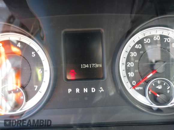 2013 Ram 1500 Express z VIN 1C6RR6KT8DS571308, wystawiony jako IAAI lot #41283164 z przebiegiem 134 173 mil mil oraz . Historia ofert i sprzedaży dostępna na DreamBid. Obrazek 7.
