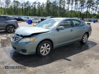 2011 Toyota Camry LE z VIN 4T1BF3EK6BU593874, wystawiony jako Copart lot #51959955 z przebiegiem 247 911 mil mil oraz Szkoda całkowita • Salvage title. Historia ofert i sprzedaży dostępna na DreamBid. Obrazek 1.