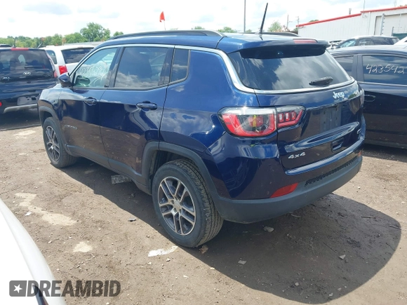 2018 Jeep Compass Latitude z VIN 3C4NJDBB5JT456685, wystawiony jako IAAI lot #42356294 z przebiegiem 130 130 mil mil oraz . Historia ofert i sprzedaży dostępna na DreamBid. Obrazek 3.