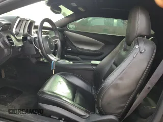 2010 Chevrolet Camaro 2SS z VIN 2G1FK1EJXA9129102, wystawiony jako Copart lot #50597105 z przebiegiem 121 724 mil mil oraz Tytuł czysty. Historia ofert i sprzedaży dostępna na DreamBid. Obrazek 7.