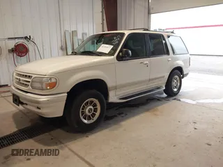 1998 Ford Explorer XL z VIN 1FMZU34E8WZB12600, wystawiony jako IAAI lot #42183517 z przebiegiem 196 799 mil mil oraz . Historia ofert i sprzedaży dostępna na DreamBid. Obrazek 2.