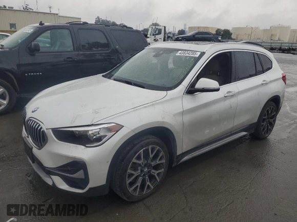 2022 BMW X1 xDrive28i z VIN WBXJG9C02N5V14574, wystawiony jako Copart lot #43834285 z przebiegiem 63 266 mil mil oraz Szkoda całkowita • Salvage title. Historia ofert i sprzedaży dostępna na DreamBid. Obrazek 1.