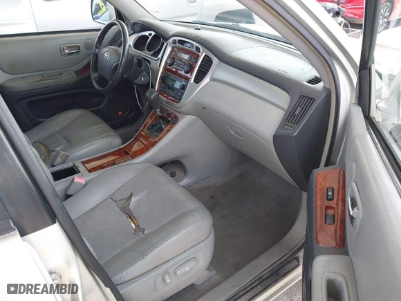 2004 Toyota Highlander with VIN JTEDP21A740036530, listed as a IAAI auction lot 41755851 with 184,088 mi miles. Bid and sale history available at carsss.com. Image 5.