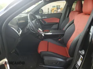 2025 BMW X2 xDrive28i z VIN WBX63GM0XS5150257, wystawiony jako Copart lot #55338625 z przebiegiem 7635 mil mil oraz Tytuł czysty. Historia ofert i sprzedaży dostępna na DreamBid. Obrazek 7.