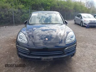 2011 Porsche Cayenne S Hybrid with VIN WP1AE2A27BLA91799, listed as a IAAI auction lot 42035613 with 131,480 mi miles. Bid and sale history available at carsss.com. Image 12.