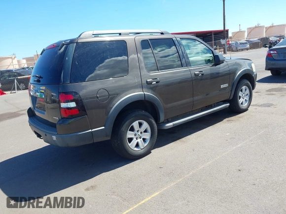 2007 Ford Explorer XLT z VIN 1FMEU63E77UA83607, wystawiony jako IAAI lot #42665029 z przebiegiem 127 542 mil mil oraz . Historia ofert i sprzedaży dostępna na DreamBid. Obrazek 4.