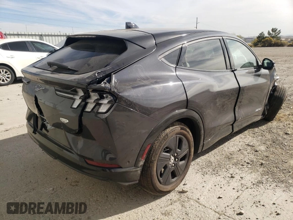 2022 Ford Mustang Mach-E California Route 1 z VIN 3FMTK2R72NMA02626, wystawiony jako Copart lot #63863292 z przebiegiem Nie podano mil oraz . Historia ofert i sprzedaży dostępna na DreamBid. Obrazek 4.