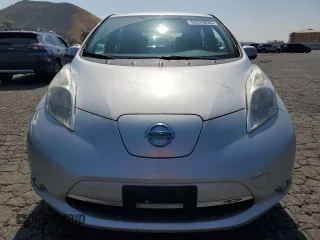 2015 Nissan LEAF S z VIN 1N4AZ0CP2FC303068, wystawiony jako Copart lot #55519835 z przebiegiem 93 618 mil mil oraz Szkoda całkowita • Salvage title. Historia ofert i sprzedaży dostępna na DreamBid. Obrazek 5.