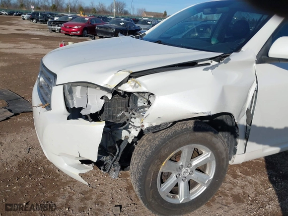 2009 Toyota Highlander with VIN JTEDS41A792088956, listed as a IAAI auction lot 41551707 with 203,863 mi miles. Bid and sale history available at carsss.com. Image 6.
