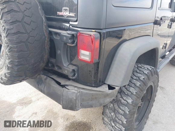 2017 Jeep Wrangler Unlimited Sport with VIN 1C4BJWDG1HL733474, listed as a IAAI auction lot 41395245 with 275,871 mi miles. Bid and sale history available at carsss.com. Image 6.