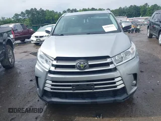 2018 Toyota Highlander SE с VIN 5TDJZRFH1JS545568, выставлен на аукционе IAAI как лот 42582513 с пробегом 120 695 миль миль и . История ставок и продаж доступна на DreamBid. Изображение 12.