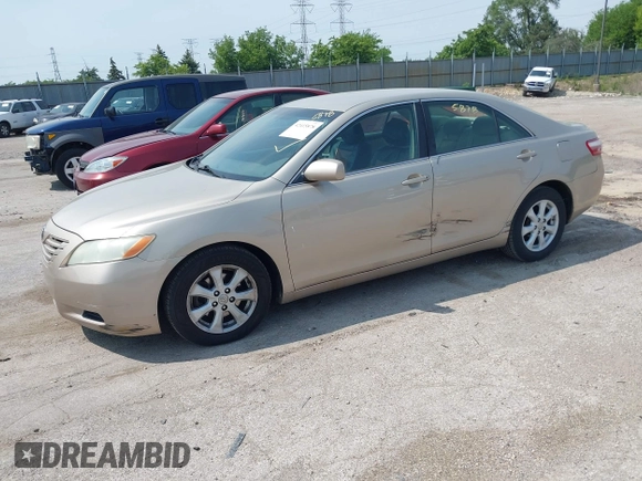 2007 Toyota Camry CE z VIN 4T1BE46K27U523304, wystawiony jako IAAI lot #42415878 z przebiegiem 204 105 mil mil oraz . Historia ofert i sprzedaży dostępna na DreamBid. Obrazek 2.