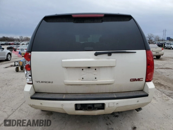 2008 GMC Yukon SLT w/4SB with VIN 1GKFC13J78R213048, listed as a Copart auction lot 88475205 with 186,715 mi miles and Salvage Title. Bid and sale history available at carsss.com. Image 6.