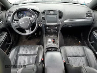 2018 Chrysler 300 S z VIN 2C3CCAGG9JH223216, wystawiony jako Copart lot #45919034 z przebiegiem 70 801 mil mil oraz Szkoda całkowita • Salvage title. Historia ofert i sprzedaży dostępna na DreamBid. Obrazek 8.