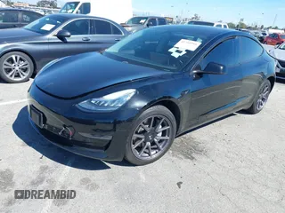 2019 Tesla Model 3 Mid Range z VIN 5YJ3E1EA5KF306816, wystawiony jako IAAI lot #41710916 z przebiegiem 76 222 mil mil oraz . Historia ofert i sprzedaży dostępna na DreamBid. Obrazek 2.