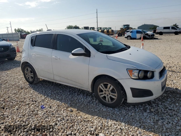 2016 Chevrolet Sonic LT z VIN 1G1JC6SH7G4125154, wystawiony jako Copart lot #55596195 z przebiegiem 107 384 mil mil oraz Czysty tytuł • Clean title. Historia ofert i sprzedaży dostępna na DreamBid. Obrazek 4.
