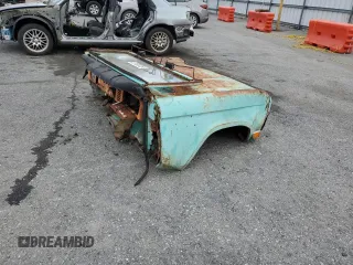 1969 Ford Bronco z VIN U15FLE27589, wystawiony jako Copart lot #50780705 z przebiegiem Nie podano mil oraz Czysty tytuł • Clean title. Historia ofert i sprzedaży dostępna na DreamBid. Obrazek 3.