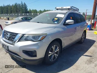 2017 Nissan Pathfinder SV z VIN 5N1DR2MN4HC671007, wystawiony jako IAAI lot #42730317 z przebiegiem 139 669 mil mil oraz . Historia ofert i sprzedaży dostępna na DreamBid. Obrazek 2.