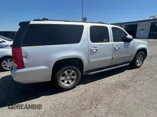 2014 GMC Yukon XL SLT with VIN 1GKS2KE71ER113015, listed as a Copart auction lot 53811995 with 327,065 mi miles and Clean Title. Bid and sale history available at carsss.com. Image 3.