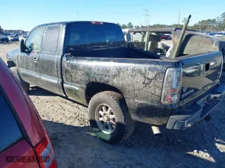 2002 GMC Sierra 1500 SLE with VIN 2GTEC19T321252686, listed as a IAAI auction lot 41355583 with 245,122 mi miles. Bid and sale history available at carsss.com. Image 3.