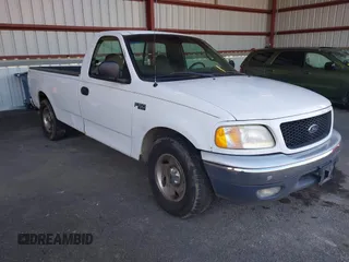 2001 Ford F-150 XL z VIN 1FTZF17261NA50103, wystawiony jako IAAI lot #41885497 z przebiegiem 150 581 mil mil oraz . Historia ofert i sprzedaży dostępna na DreamBid. Obrazek 1.