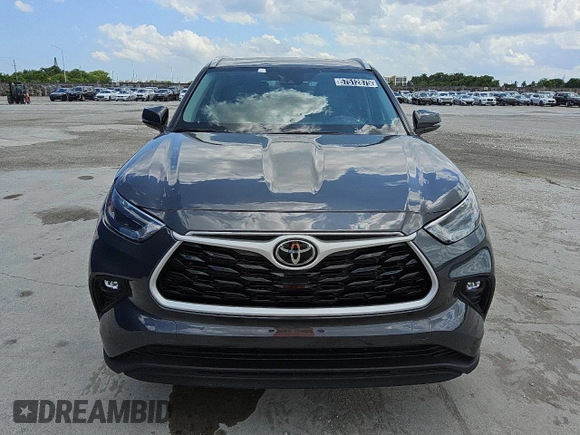 2024 Toyota Highlander LE z VIN 5TDKDRBH2RS553666, wystawiony jako Copart lot #57512875 z przebiegiem 44 772 mil mil oraz Czysty tytuł • Clean title. Historia ofert i sprzedaży dostępna na DreamBid. Obrazek 5.