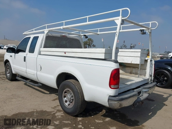 2003 Ford F-250 XL z VIN 3FTNX20LX3MB20798, wystawiony jako IAAI lot #42304074 z przebiegiem 274 238 mil mil oraz . Historia ofert i sprzedaży dostępna na DreamBid. Obrazek 3.