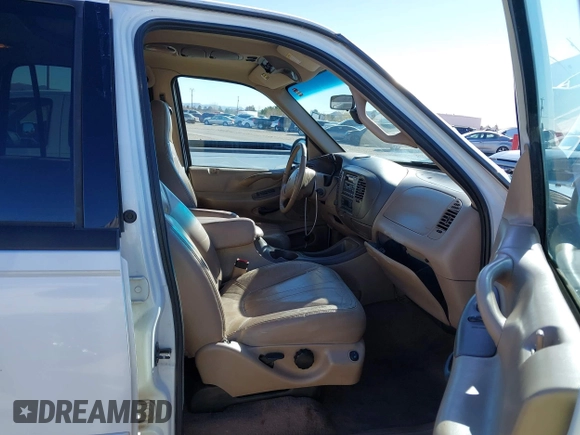 1999 Ford Expedition XLT z VIN 1FMPU18L2XLB77547, wystawiony jako IAAI lot #41161721 z przebiegiem 205 649 mil mil oraz . Historia ofert i sprzedaży dostępna na DreamBid. Obrazek 5.