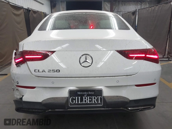 2025 Mercedes-Benz CLA 250 z VIN W1K5J4GB4SN481027, wystawiony jako IAAI lot #40772342 z przebiegiem 533 mil mil oraz . Historia ofert i sprzedaży dostępna na DreamBid. Obrazek 16.