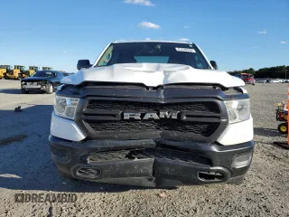 2020 Ram 1500 Tradesman z VIN 1C6SRFNT9LN421718, wystawiony jako Copart lot #81620444 z przebiegiem 38 419 mil mil oraz Szkoda całkowita • Salvage title. Historia ofert i sprzedaży dostępna na DreamBid. Obrazek 5.