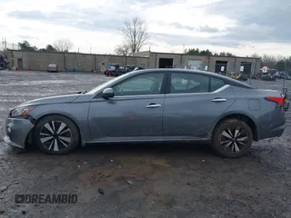 2019 Nissan Altima 2.5 SV with VIN 1N4BL4DV5KC168351, listed as a IAAI auction lot 41942156 with 82,095 mi miles. Bid and sale history available at carsss.com. Image 15.